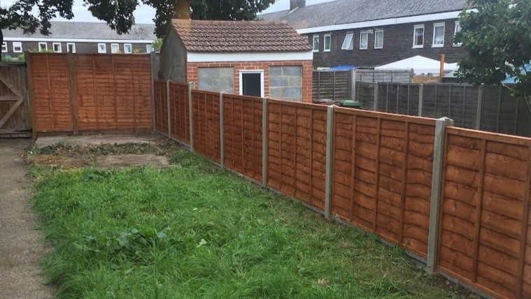 Deck & Fence Builder materials and craftsmanship in Loughton
